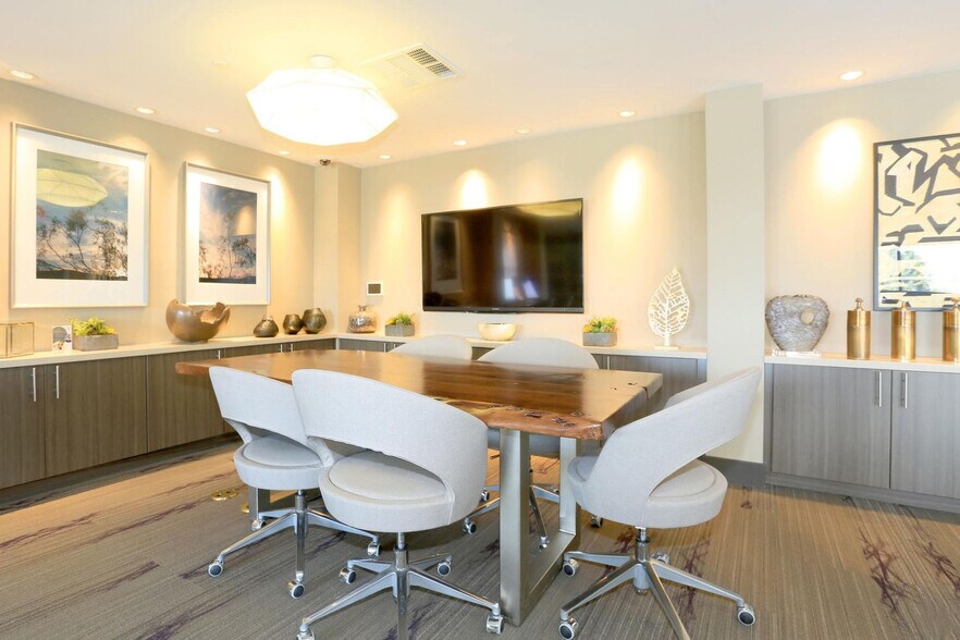 Building Photo - 150 S Taaffe St