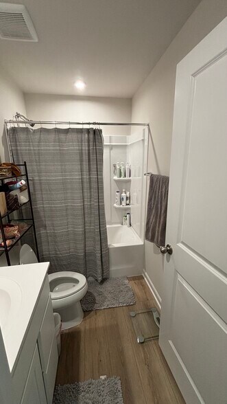 Building Photo - 284 Thicket Dr