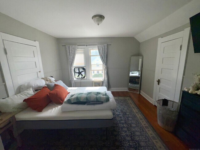 Building Photo - 37 Hungerford Ave