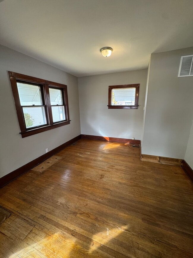 Building Photo - 1211 Bell Ave