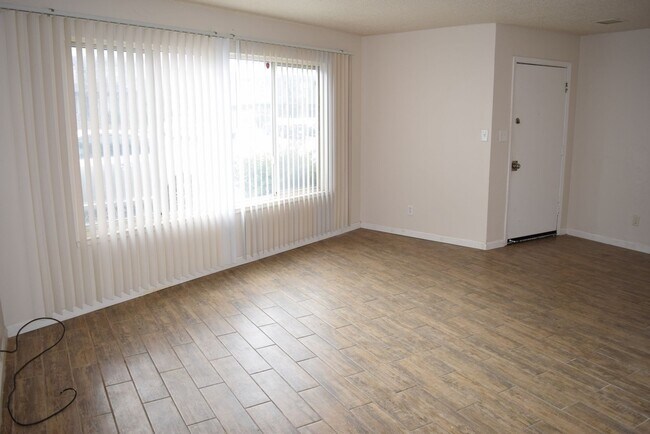 Building Photo - 6049 Northcrest Cir