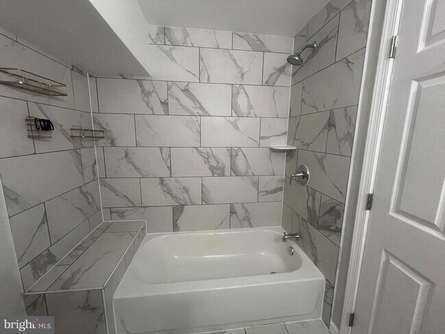 Building Photo - 3031 Shannon Dr