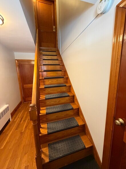 Building Photo - 964 Wellington Rd