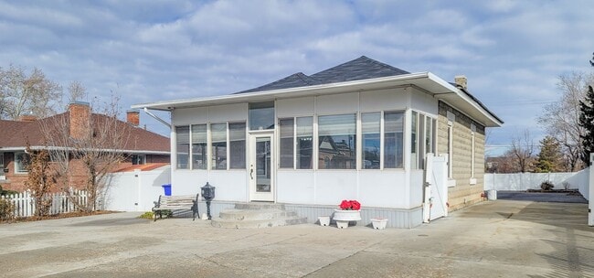 Building Photo - Bountiful City Office Space or residential
