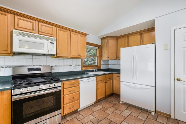 Building Photo - 9233 Parkside Ave