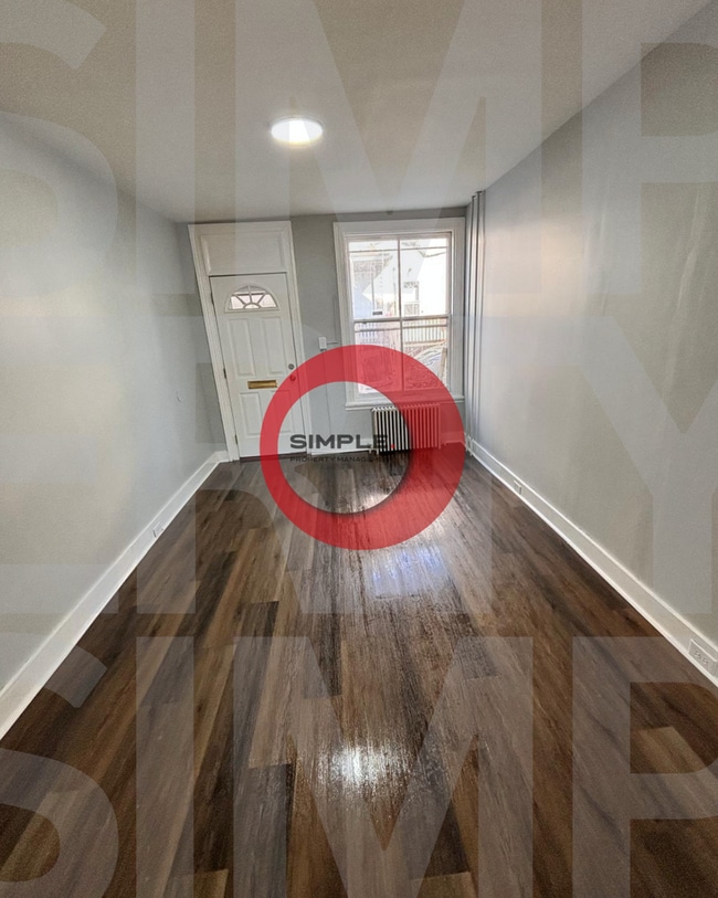 Building Photo - Cozy three-bedroom 1 bath house