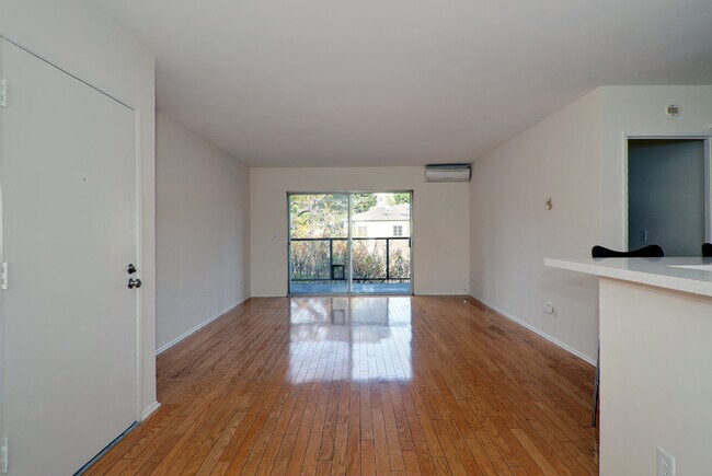 Building Photo - 9005 Cynthia St