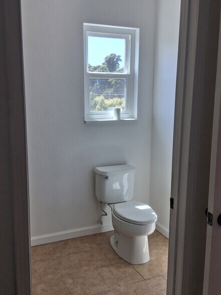 Building Photo - 167 Ladera Dr