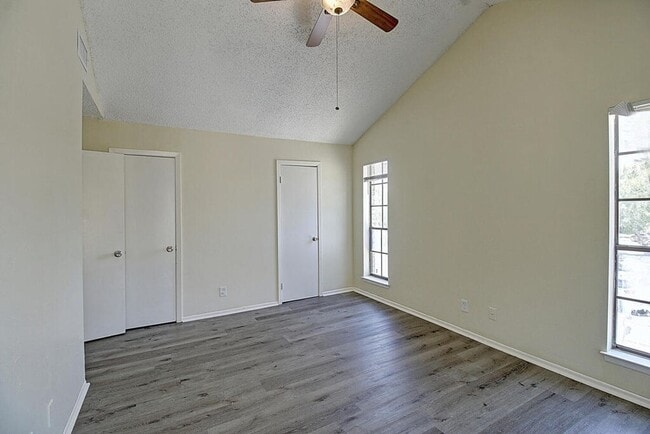 Building Photo - 2314 Capitan Dr