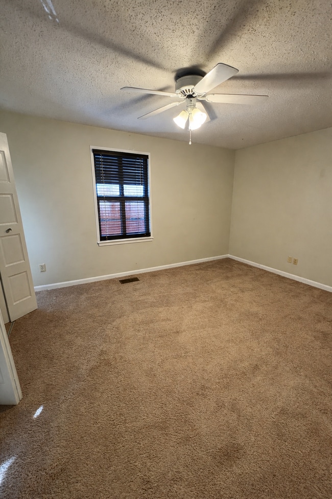 Building Photo - Spacious 2BR Townhome in Prime North of the River Location – Minutes from UA & Downtown