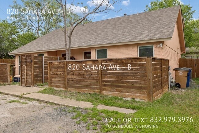 Building Photo - 820 Sahara Ave