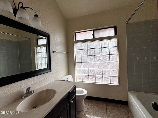 Building Photo - 1442 Sierra De Oro Dr