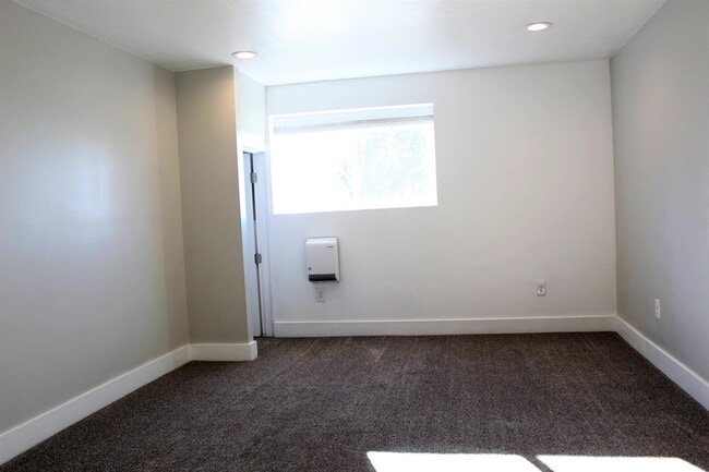 Building Photo - 1084 E 3400 N