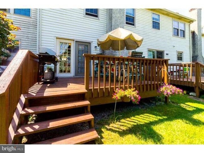 Building Photo - 137 Discovery Ct