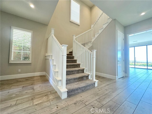 Building Photo - 110 Statura