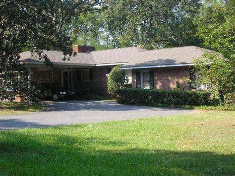 Building Photo - 121 Woodland Cir