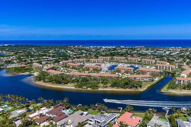 Building Photo - 2601 Marina Isle Way
