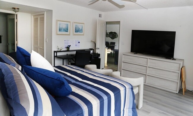 Building Photo - 1537 E Hillsboro Blvd