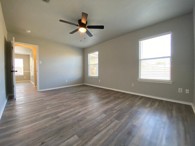 Building Photo - Beautiful Home in Redbird Ranch