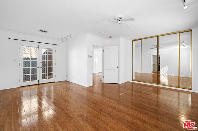 Building Photo - 955 Harvard St
