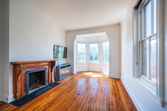 Building Photo - 206 S 43rd St
