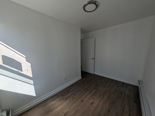 Building Photo - 124 N Delaware Ave
