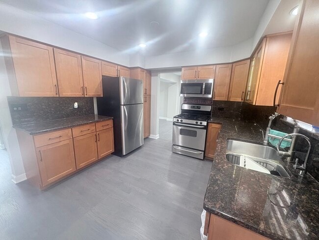 Building Photo - 1004 Longford Rd