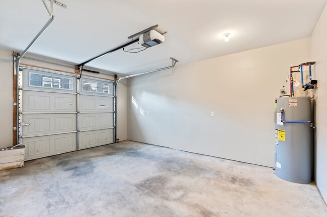 Building Photo - 2BR/2.5BA Townhouse For Rent in Houston Acres with first month 1/2 off!