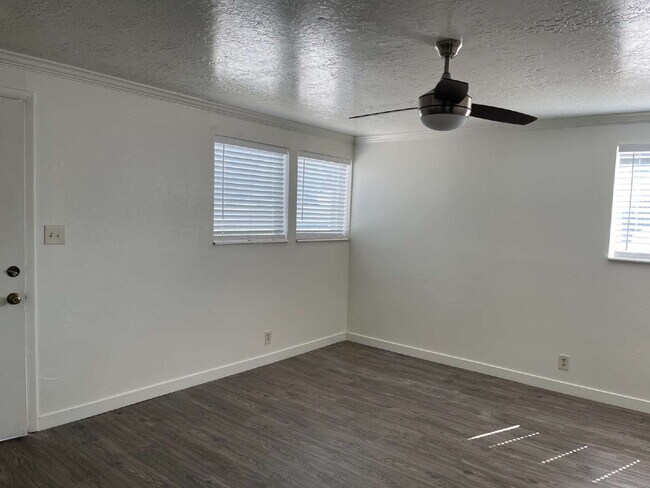 Building Photo - 510 E 500 S