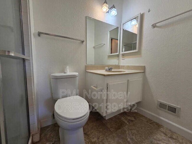 Building Photo - 1152 Hartford Pl