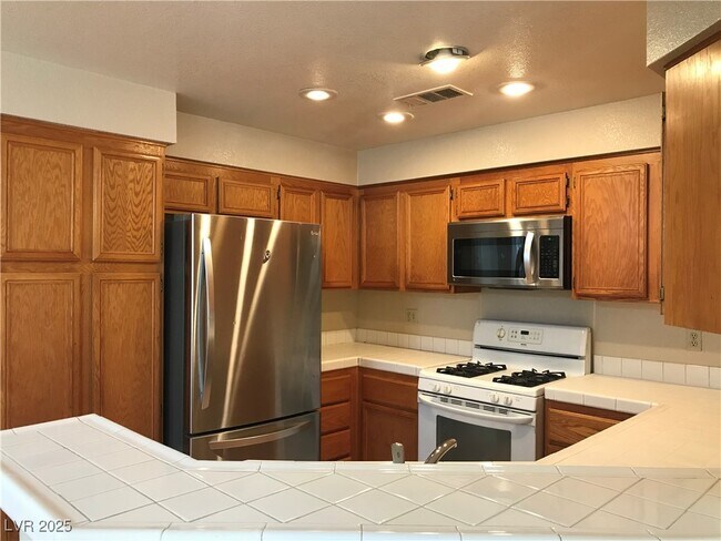 Building Photo - 5155 W Tropicana Ave