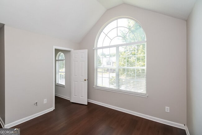 Building Photo - 3234 Diamond Blf