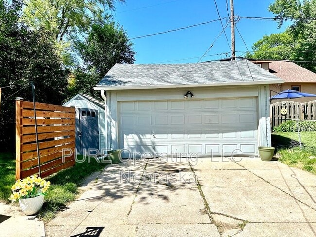 Building Photo - 5724 Rees St