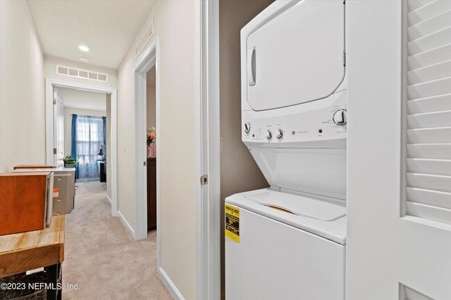 Building Photo - 5893-A Creekside Crossing Unit