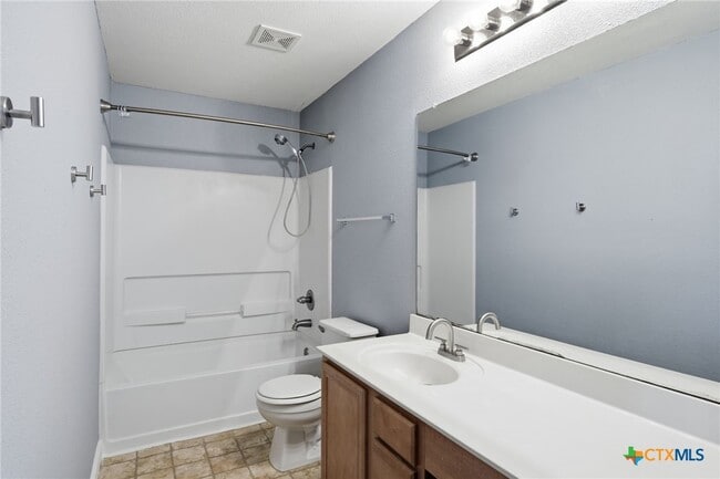 Building Photo - 504 Castebar Dr