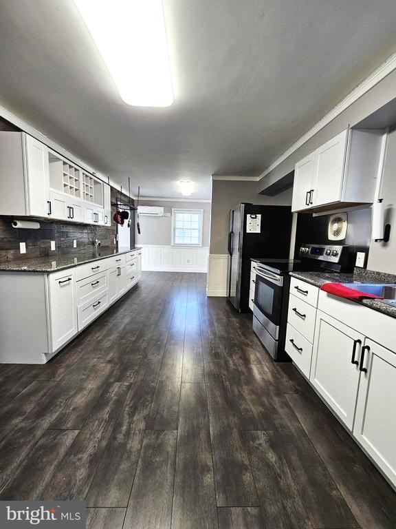 Building Photo - 8681 Mar Lynn Dr
