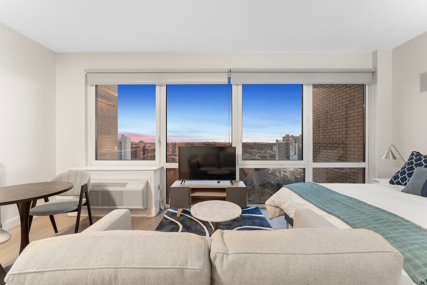 Building Photo - 152-11 89th Ave