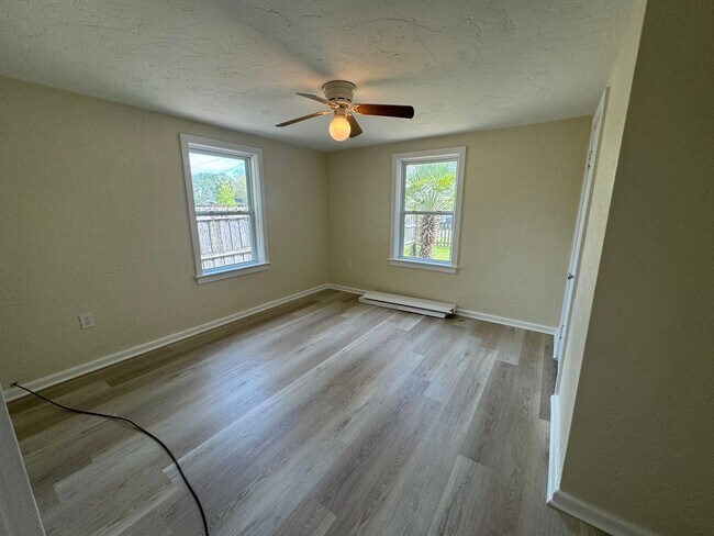 Building Photo - Remodeled 3/2 in the Heart of Gainesville!
