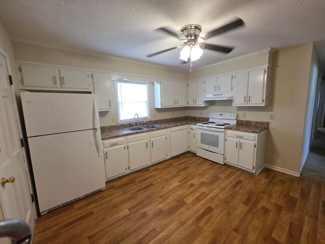 Building Photo - 4 Bedroom, 1.5 bath, 1 car garage, fenced in yard, under 25 dog may be permitted