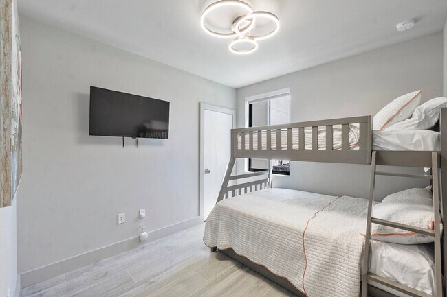 Building Photo - 99 Seaside Ave