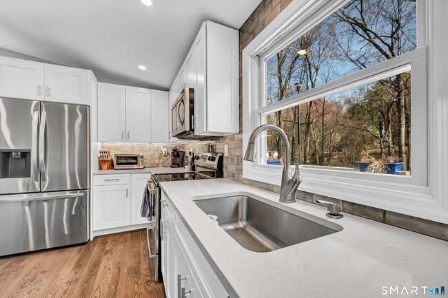 Building Photo - 10 Grove Pl