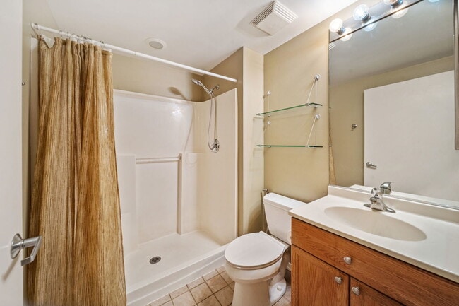 Building Photo - 1631 S Michigan Ave