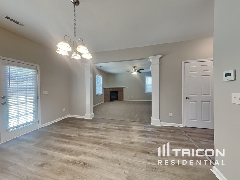 Building Photo - 8953 Crestview Cir