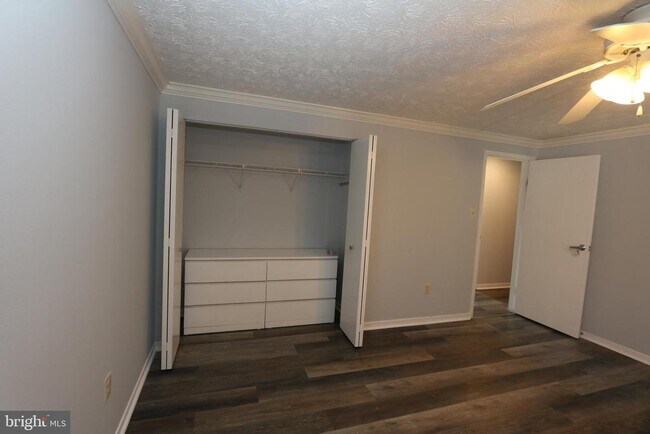 Building Photo - 6512 Cricket Pl