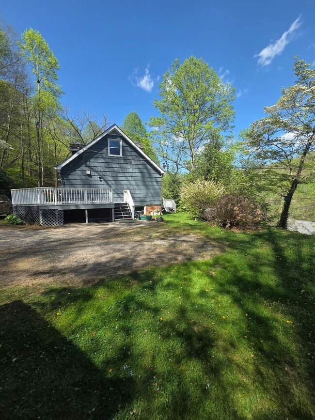 Building Photo - $2,300 - 4 Bedroom 2.5 Bathroom Unfurnished House in Forest Hills