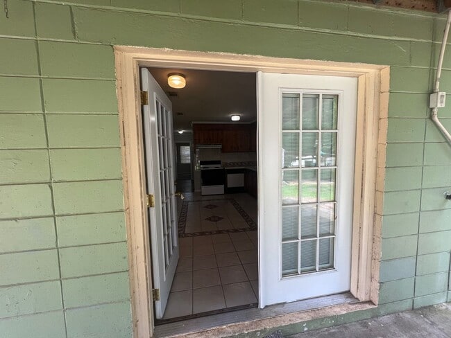 Building Photo - 3 bedroom 1 bathroom in Northport