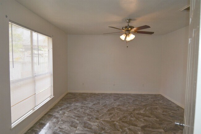 Building Photo - 6219 Gladewell Dr