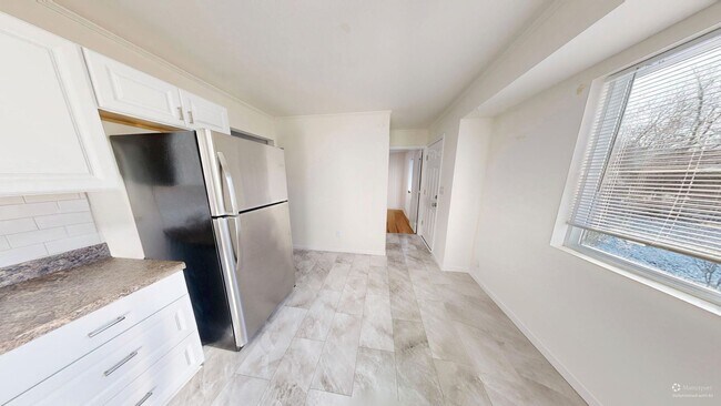 Building Photo - South Colonie Schools 2BR 1BA