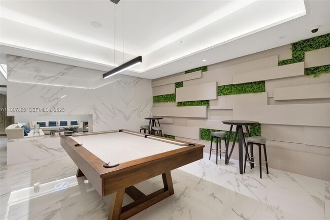 Building Photo - 1000 W Island Blvd