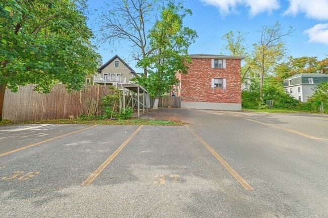 Building Photo - 20 Radcliffe Rd